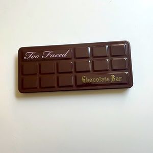 Too faced chocolate bar